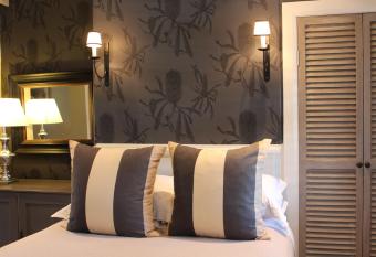 Inn Scone allows 18 year olds to book a room