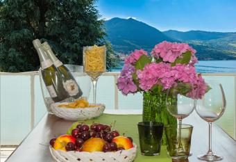 Casa Cristini has Balcony rooms