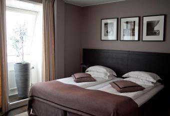 Hotel Villan allows 18 year olds to book a room