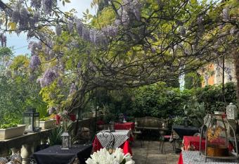 Residenza Ca  degli Enzi has Balcony rooms