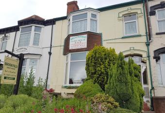 Brookfield Guesthouse allows 18 year olds to book a room