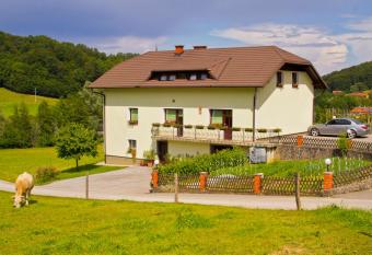Tourist farm Mraz has Balcony rooms