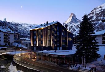 Hotel ZERMAMA Zermatt has Balcony rooms