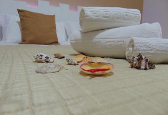 Case Vacanza Donatella has Smoking/Balcony rooms