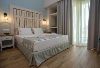 The Five Keys Apartments has Balcony rooms