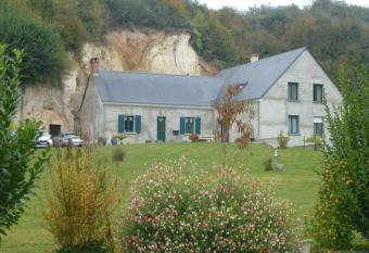 La Bossellerie allows 18 year olds to book a room