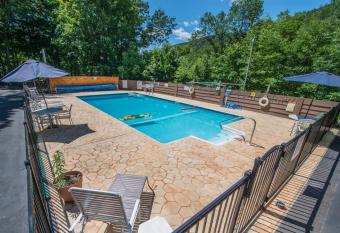 English Brook Cottages has Balcony rooms