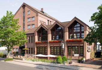 Leine Hotel allows 18 year olds to book a room