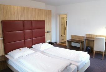 Hotel & Gasthaus Backmulde allows 18 year olds to book a room