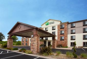 Holiday Inn Express & Suites Newport allows 18 year olds to book a room