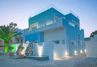 Blue Dream - Santorini allows 18 year olds to book a room