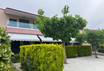 Polychrono Apartments has Balcony rooms