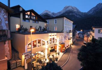 CURUNA Hotel-Garni allows 18 year olds to book a room