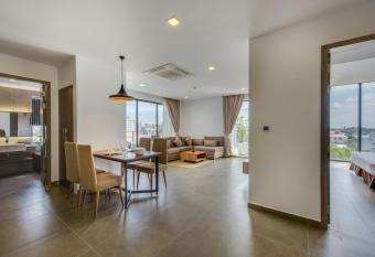 Mansion 51 Hotel & Apartment has rooms with a private hot tub