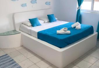 Carpe Diem Studios has Balcony rooms