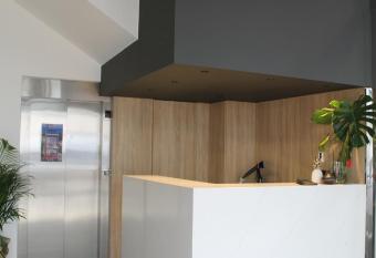 Hotel Hollywood has rooms with a private hot tub