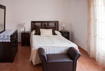 Casa Rural Marchena allows 18 year olds to book a room