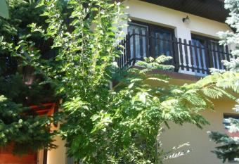 Roland Apartman has Balcony rooms