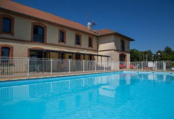 Domaine de Garabaud allows 18 year olds to book a room