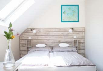 F  szek -  tel   s Hotel- has Balcony rooms