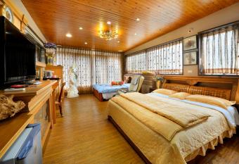 Jinge Guest House has Balcony rooms