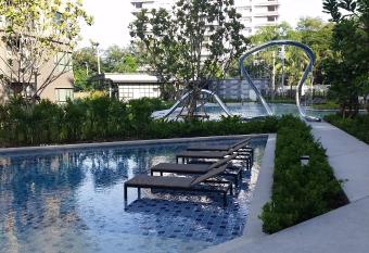 The Relaxing Room Pool Access at Rain Resort Condominium Cha Am- Hua Hin allows 18 year olds to book a room