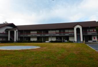 Red Roof Inn Savannah - Southside/Midtown has Smoking rooms