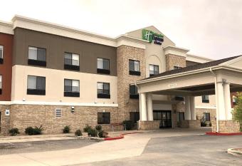 Holiday Inn Express & Suites Las Vegas has rooms with a private hot tub