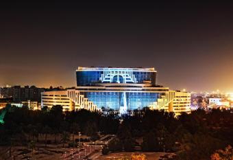 Holiday Villa Hotel & Residence City Centre Doha allows 18 year olds to book a room