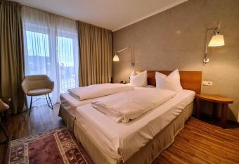 Hotel Restaurant Felix allows 18 year olds to book a room