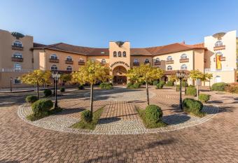 Hotel Spanischer Hof allows 18 year olds to book a room