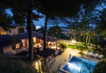 Romantic Villa near Monaco has Smoking/Balcony rooms