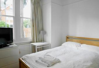 Kew Studios and Rooms has Balcony rooms