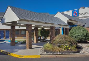 Motel 6 Piscataway Nj allows 18 year olds to book a room