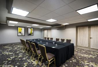 enVision Hotel & Conference Center Mansfield-Foxboro has Balcony rooms