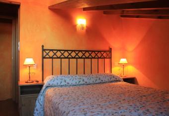 Apartamentos Los Rosales has Balcony rooms