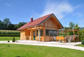 Ferienh  uschen am Traunsee allows 18 year olds to book a room