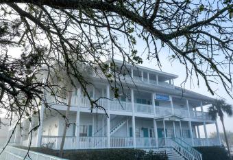 St George Inn has Balcony rooms