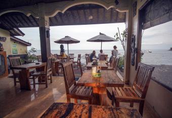 Sunrise Cafe Bungalows has Balcony rooms