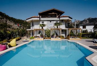 Bybassios Hotel has Balcony rooms