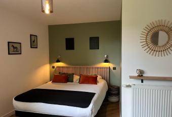 Le Clos Du Pontic Logis et Cit Hotel has Balcony rooms