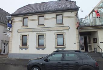 Pension Riverside in Leverkusen Hitdorf am Rhein - Zentral an der A1 und 59 allows 18 year olds to book a room