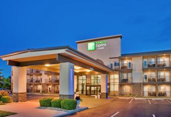 Holiday Inn Express Hotel & Suites Branson 76 Central By IHG has Balcony rooms