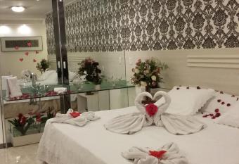 Fiesta Bahiana Club Hotel has rooms with a private hot tub