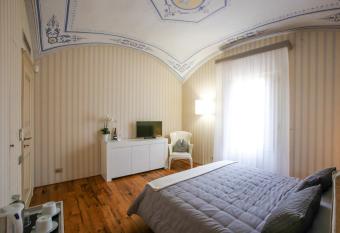 B&B Le Logge Luxury Rooms has Balcony rooms