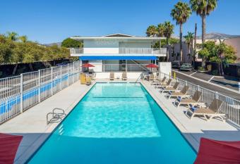Motel 6 Santa Barbara- State Street allows 18 year olds to book a room