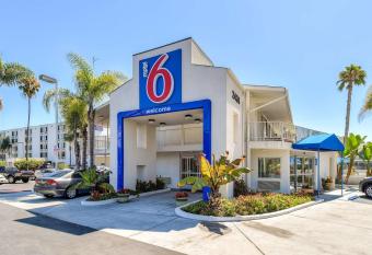 Motel 6 San Diego-Hotel Circle allows 18 year olds to book a room