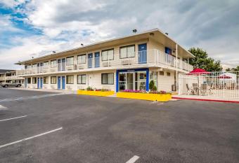 Motel 6-Salt Lake City, UT - West - Airport allows 18 year olds to book a room
