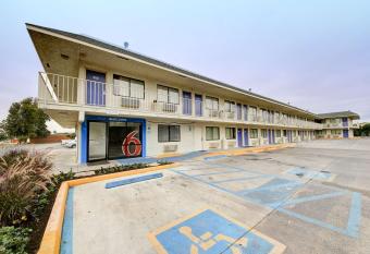 Motel 6 San Marcos Tx allows 18 year olds to book a room