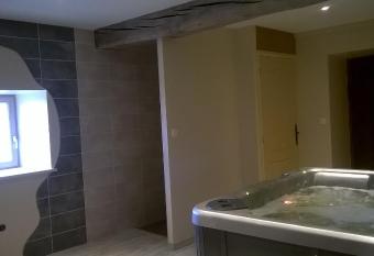 La Dame de Messignac has Balcony rooms